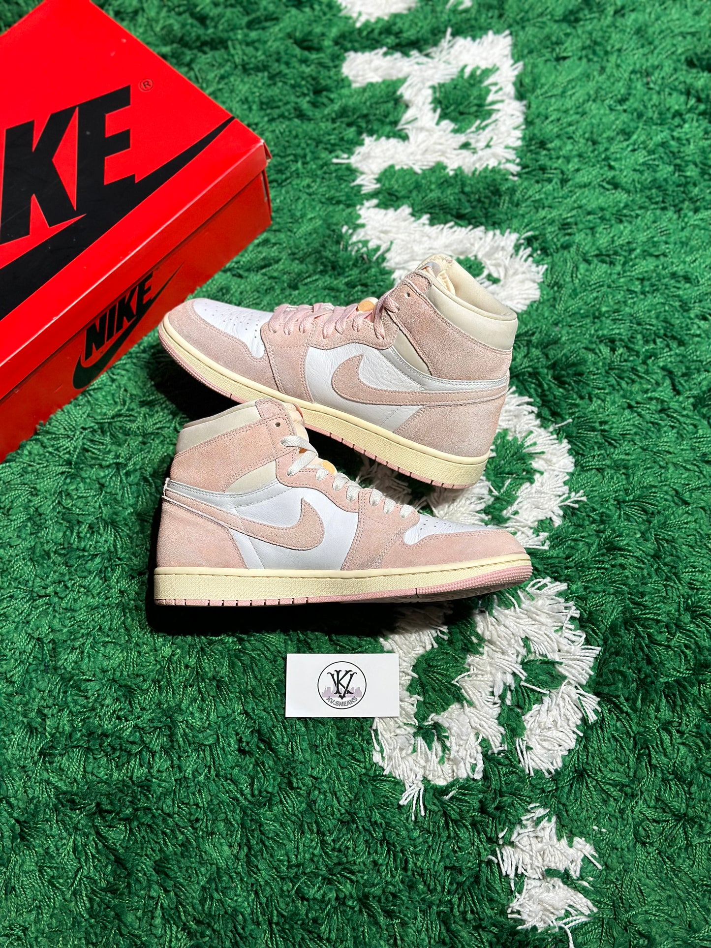 Size 9.5M (PREOWNED) Jordan 1 High Washed Pink