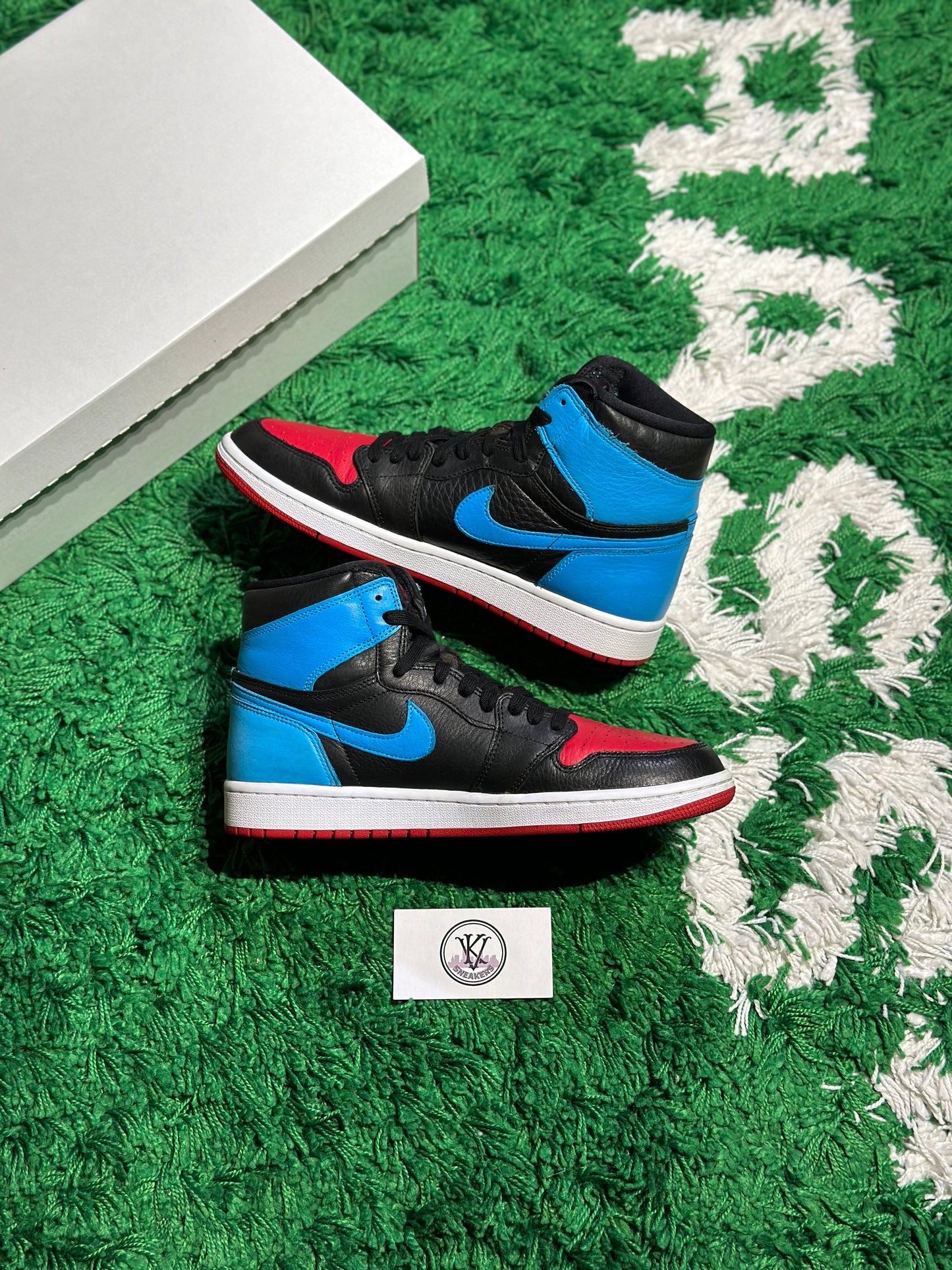 Size 8.5M (PREOWNED) Jordan 1 High  NC To Chi