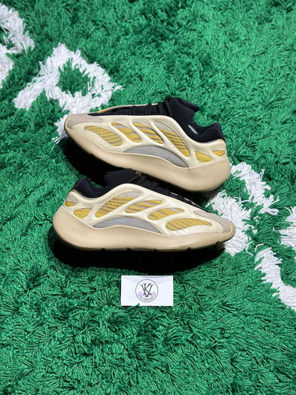 Size 10.5 (PREOWNED) Yeezy 700 Safflower