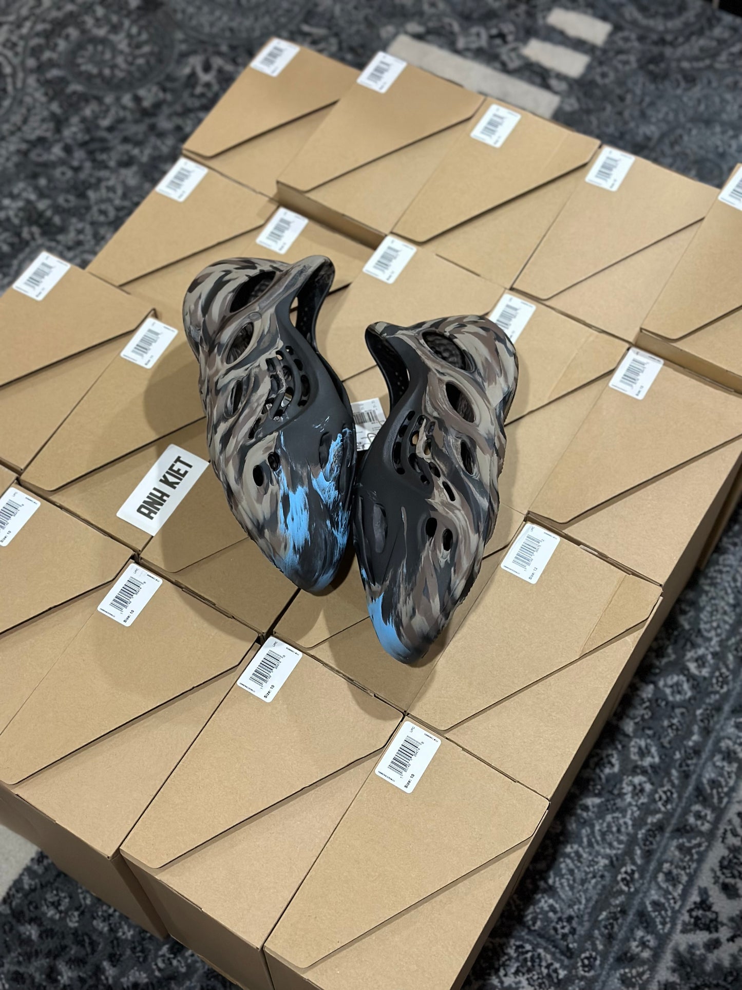 Size 10 (NEW) Yeezy Foam Runner MX Cinder