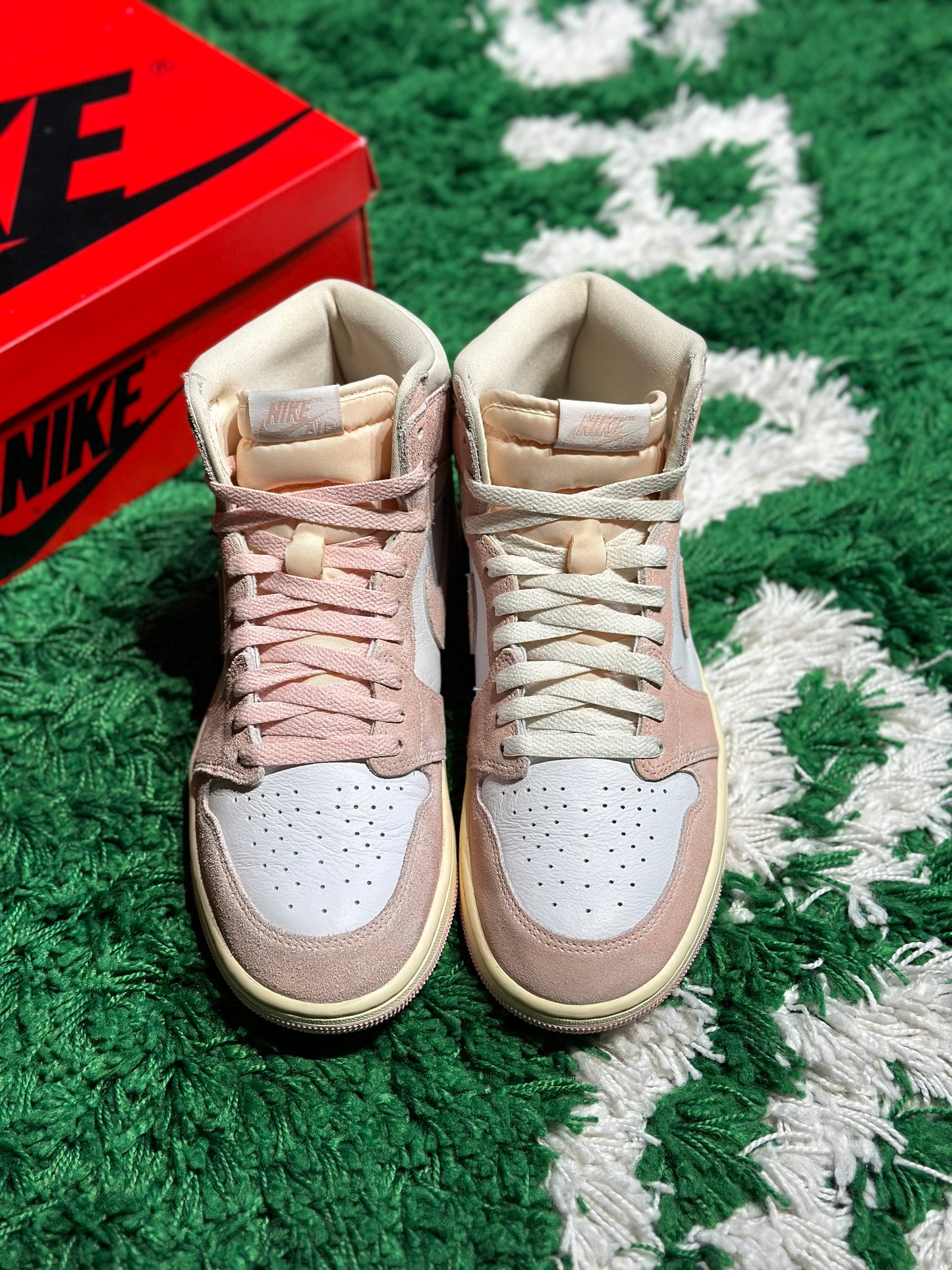 Size 9.5M (PREOWNED) Jordan 1 High Washed Pink