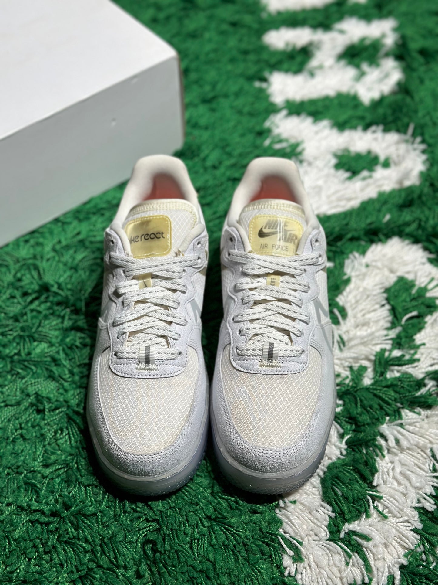 Size 8 (PREOWNED) Air Force 1 React White