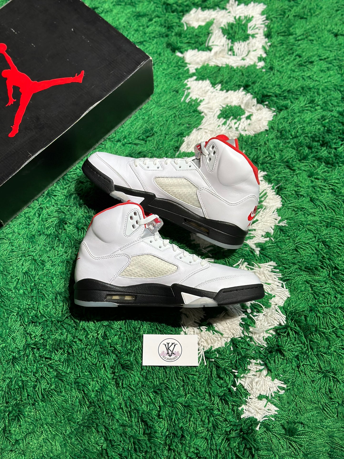 Size 10.5 (PREOWNED) Jordan 5 Fire Red Silver Tongue