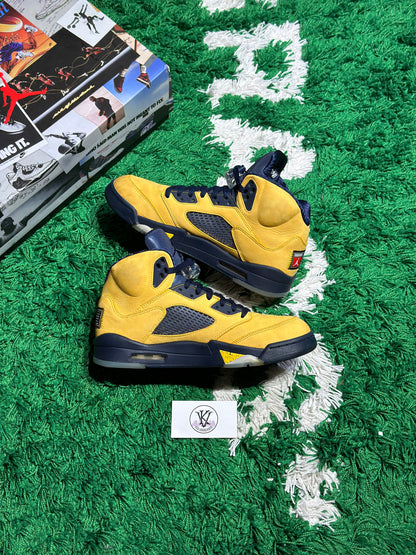 Size 10.5 (PREOWNED) Jordan 5 Michigan 2019