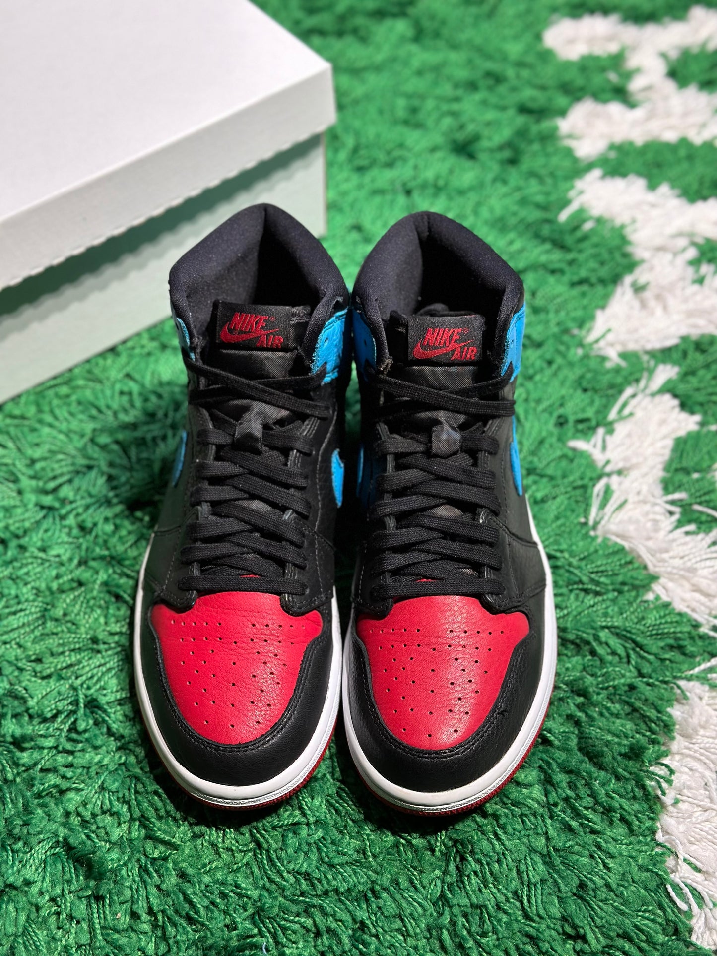 Size 8.5M (PREOWNED) Jordan 1 High  NC To Chi