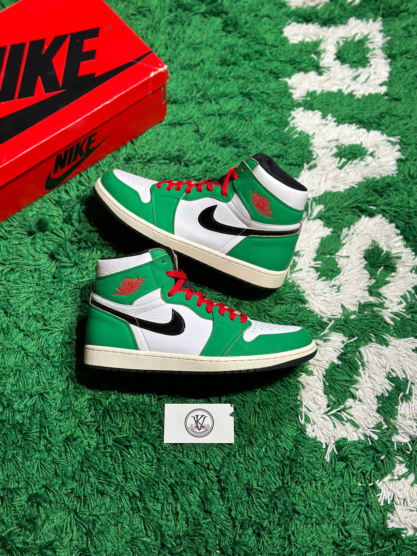 Size 10.5M (PREOWNED) Jordan 1 High Lucky Green