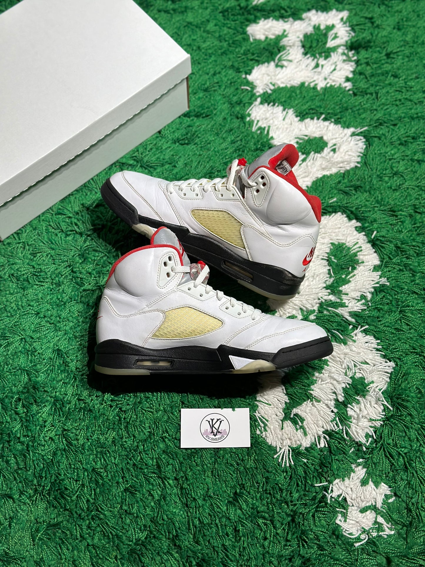 Size 10.5 (PREOWNED) Jordan 5 Fire Red Silver Tongue