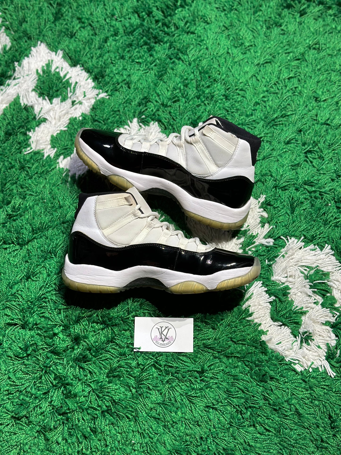 Size 9 (PREOWNED) Jordan 11 Concord 2018