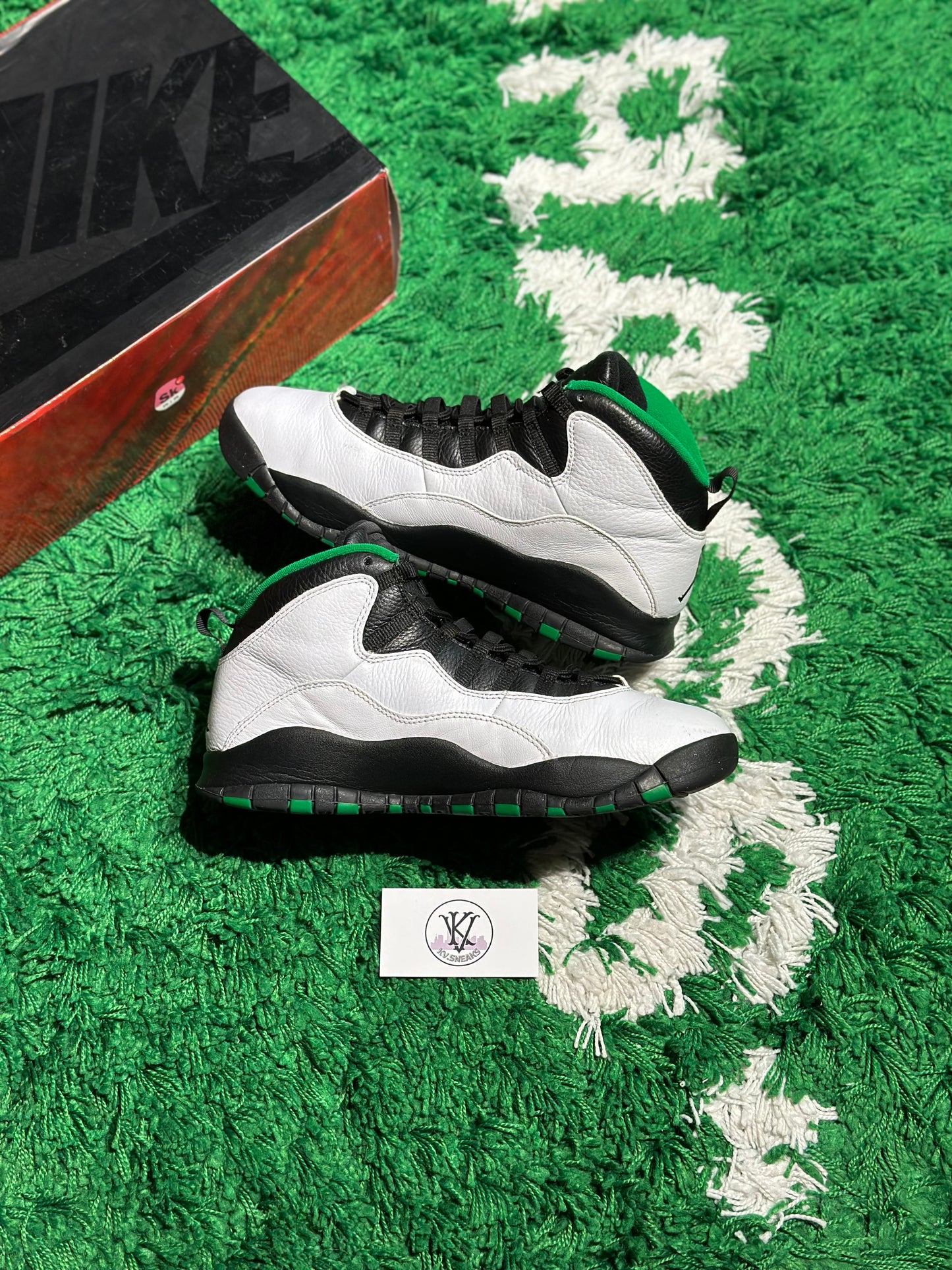 Size 10.5 (PREOWNED) Jordan 10 Seattle