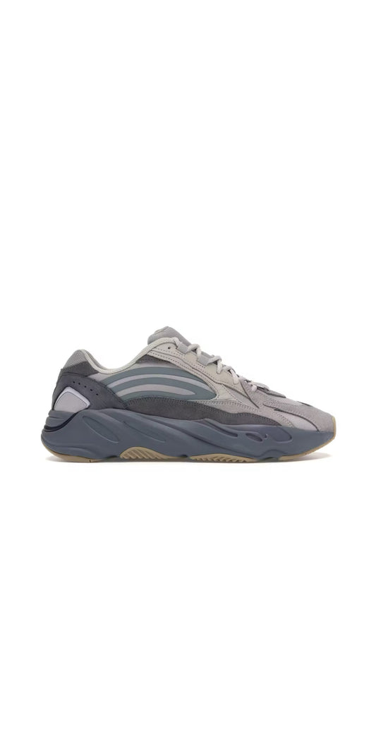 Size 10 (NEW) Yeezy 700 V2 Tephra